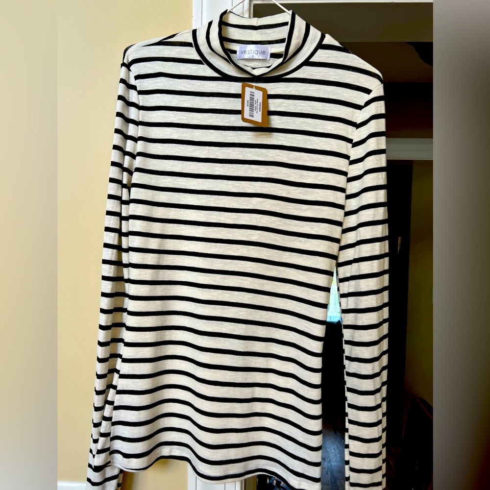 NWT vestique Bridge the gap top. Small
